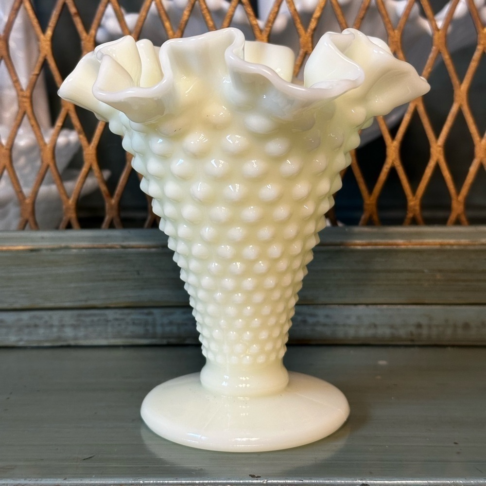 RARE Vintage Fenton Uranium Custard Milk Glass Hobnail Vase CIRCA